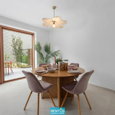 Sea En Rose - Family Near And Centre * 오스텐드