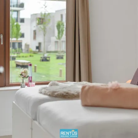 Sea En Rose - Family Near And Centre *