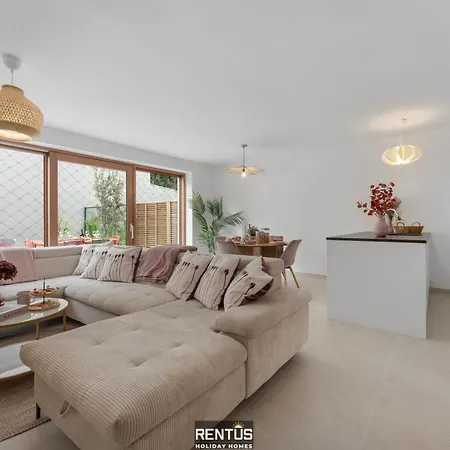 Sea En Rose - Family Near And Centre