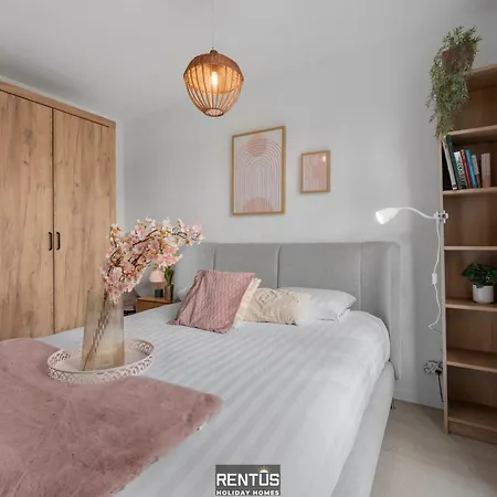 Sea En Rose - Family Near And Centre