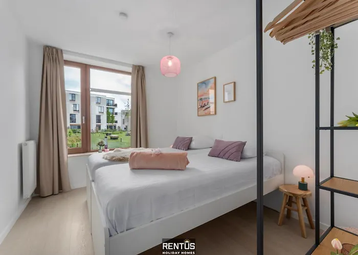 Sea En Rose - Family Near And Centre