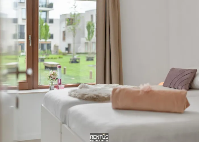 Sea En Rose - Family Near And Centre *