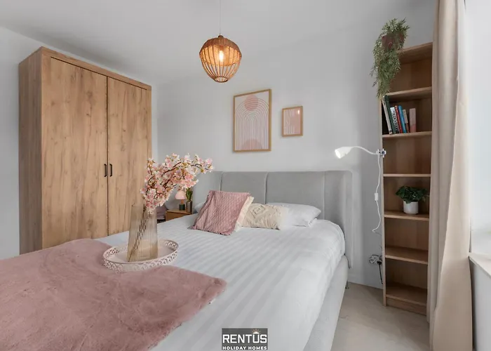 Sea En Rose - Family Near And Centre